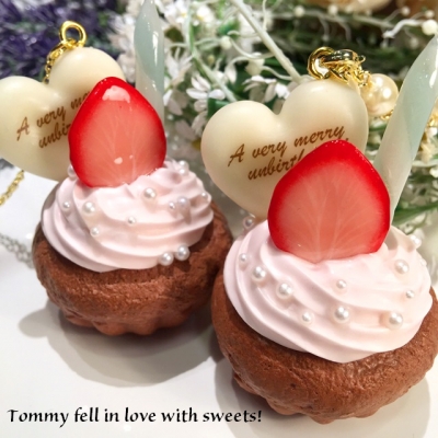 Tommy fell in love with sweets!