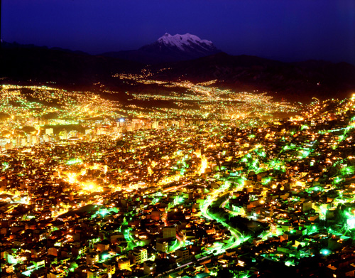 南米ボリビア共和国の首都ラパスの夜景